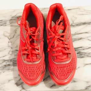 Women’s Reebok Easy Tone Sneakers Size 7.5